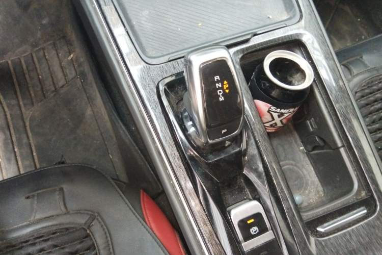 Used Dongfeng Aeolus Yixuan MAX 2021 1.5T Super-Powered Dad Edition Gear Lever