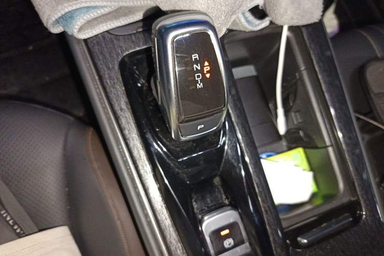 Used Dongfeng Aeolus Yixuan MAX 2021 1.5T Super Cool Dad Edition Gear Lever