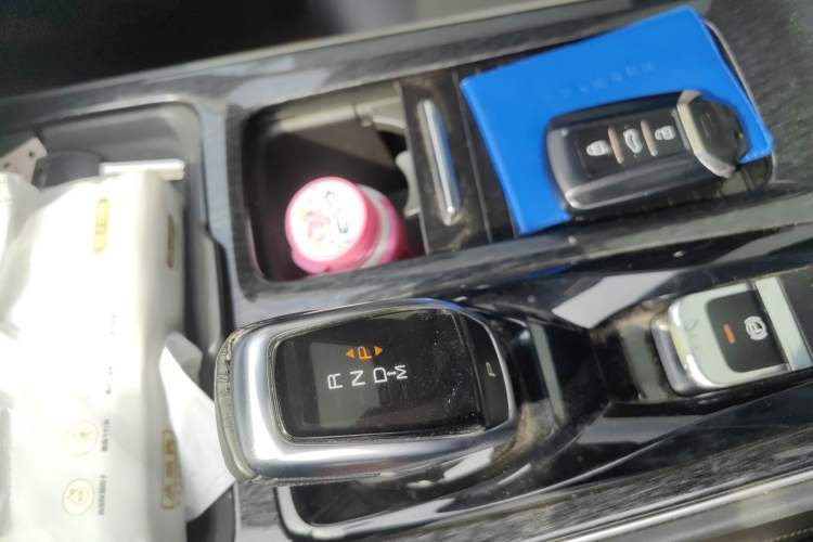 Used Dongfeng Aeolus Yixuan MAX 2021 1.5T Super Cool Dad Edition Gear Lever