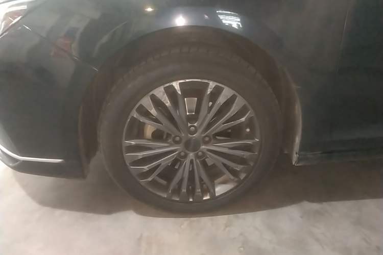 Used Dongfeng Aeolus Yixuan MAX 2021 1.5T Ultra-Stylish Trendsetter Edition Left Front Wheel Hub