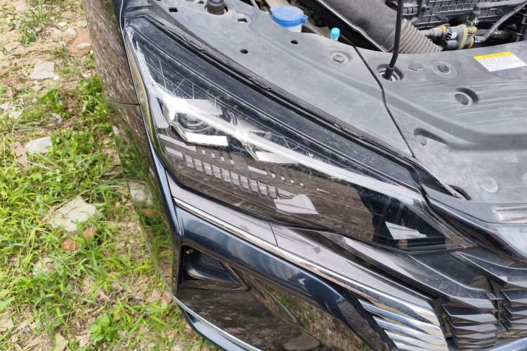 Used Dongfeng Aeolus Yixuan MAX 2021 1.5T Super Cool Dad Edition Right Front Headlight