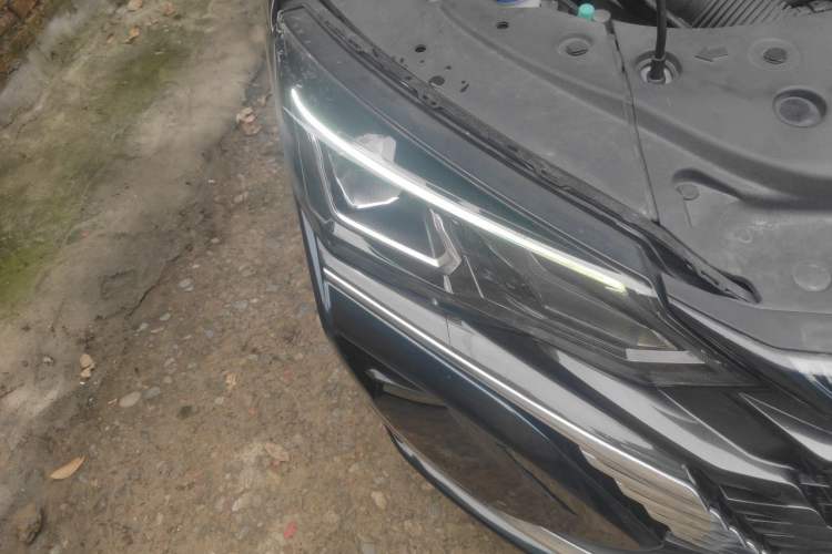 Used Dongfeng Aeolus Yixuan MAX 2021 1.5T Ultra-Stylish Trendsetter Edition Right Front Headlight