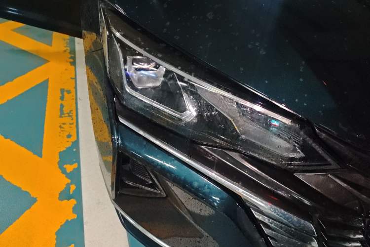 Used Dongfeng Aeolus Yixuan MAX 2021 1.5T Super Cool Trendy Dad Edition Right Front Headlight