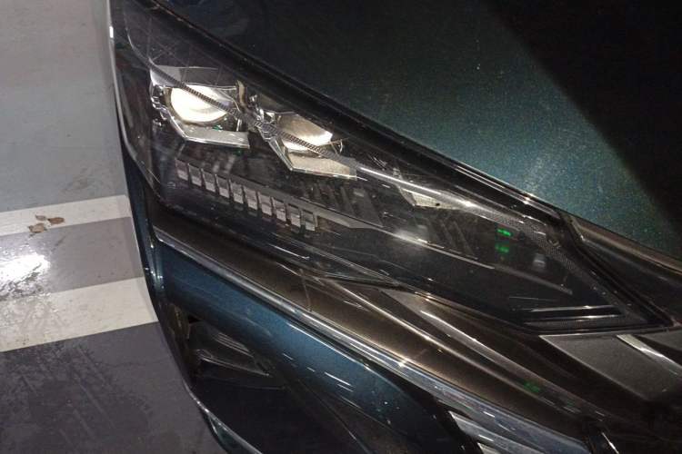 Used Dongfeng Aeolus Yixuan MAX 2021 1.5T Super Cool Dad Edition Right Front Headlight