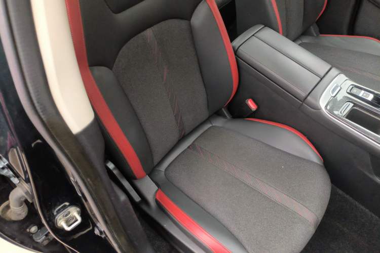 Used Dongfeng Aeolus Yixuan MAX 2021 1.5T Super-Powered Dad Edition Right Front Seat