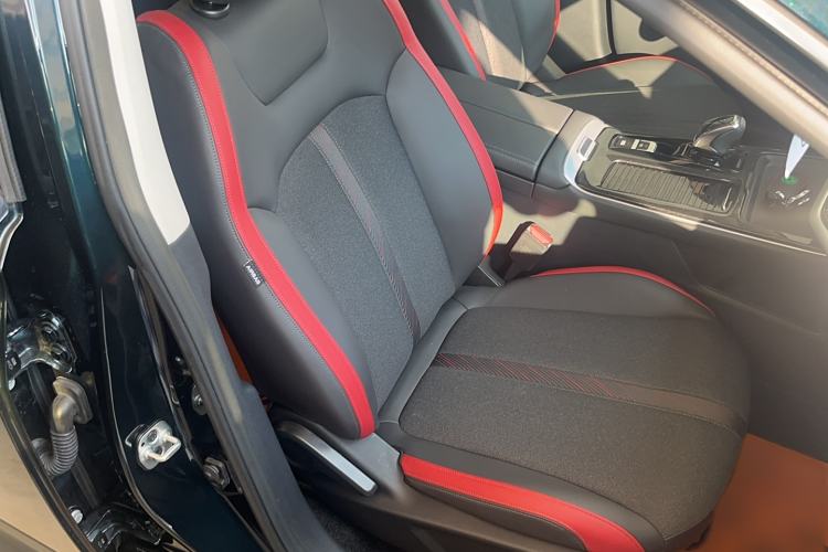 Used Dongfeng Aeolus Yixuan MAX 2021 1.5T Super-Powered Dad Edition Right Front Seat