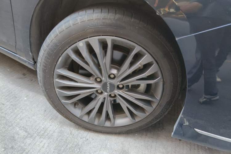 Used Dongfeng Aeolus Yixuan MAX 2021 1.5T Ultra-Stylish Trendsetter Edition Right Front Wheel Hub