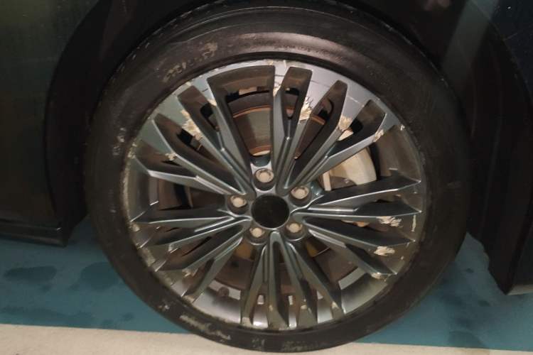 Used Dongfeng Aeolus Yixuan MAX 2021 1.5T Super Cool Trendy Dad Edition Right Front Wheel Hub