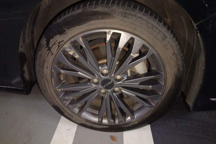 Used Dongfeng Aeolus Yixuan MAX 2021 1.5T Super Cool Dad Edition Right Front Wheel Hub