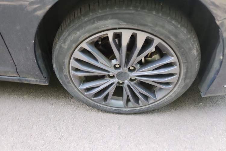 Used Dongfeng Aeolus Yixuan MAX 2021 1.5T Ultra-Stylish Trendsetter Edition Right Front Wheel Hub