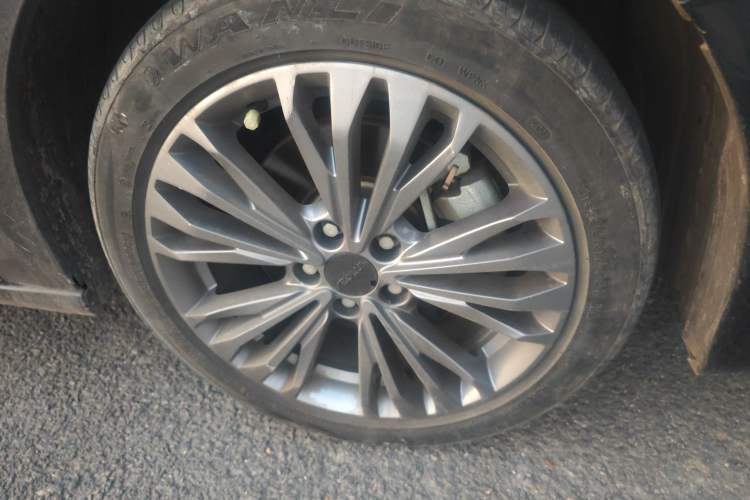 Used Dongfeng Aeolus Yixuan MAX 2021 1.5T Ultra-Stylish Trendsetter Edition Right Front Wheel Hub