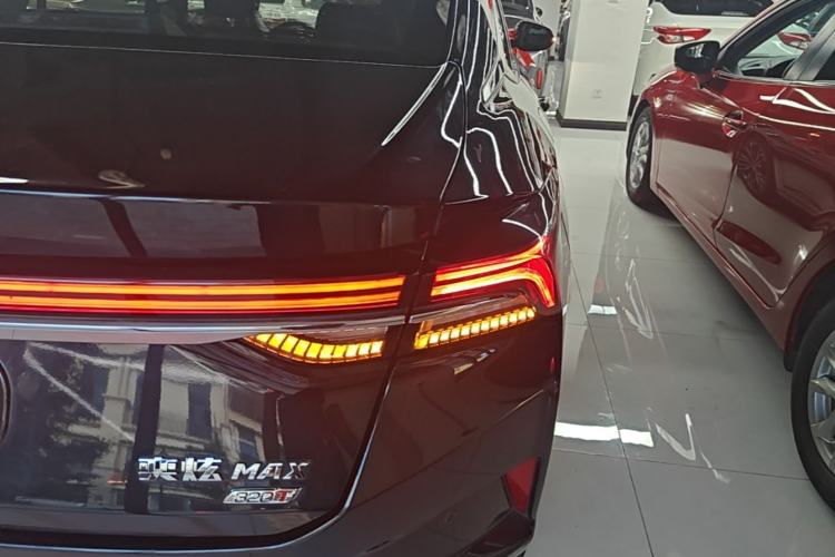 Used Dongfeng Aeolus Yixuan MAX 2021 1.5T Super-Powered Dad Edition Right Rear Taillight