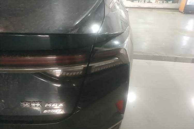 Used Dongfeng Aeolus Yixuan MAX 2021 1.5T Ultra-Stylish Trendsetter Edition Right Rear Taillight