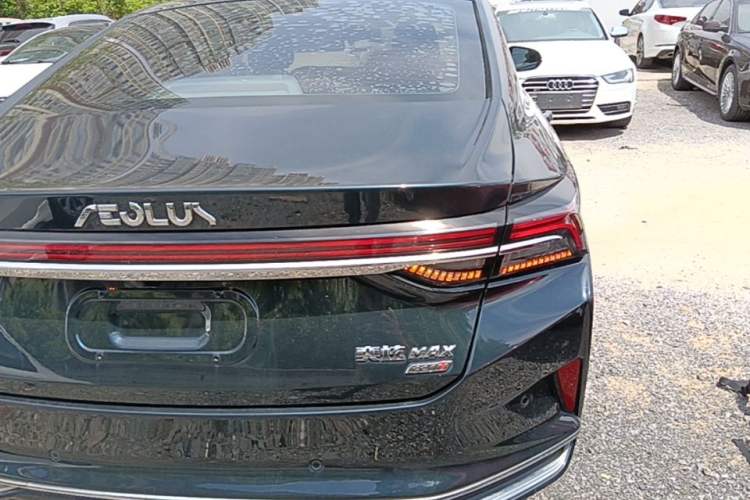Used Dongfeng Aeolus Yixuan MAX 2021 1.5T Starry Edition Right Rear Taillight