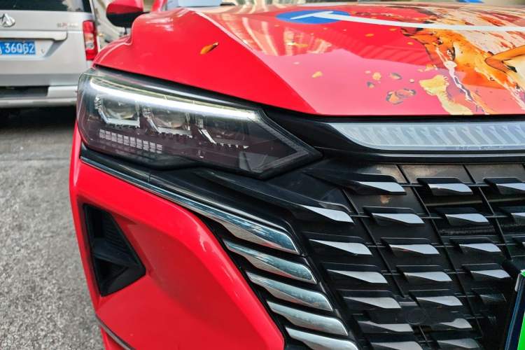 Used Dongfeng Aeolus Yixuan MAX 2021 1.5T Ultra-Stylish Trendsetter Edition Right Front Headlight