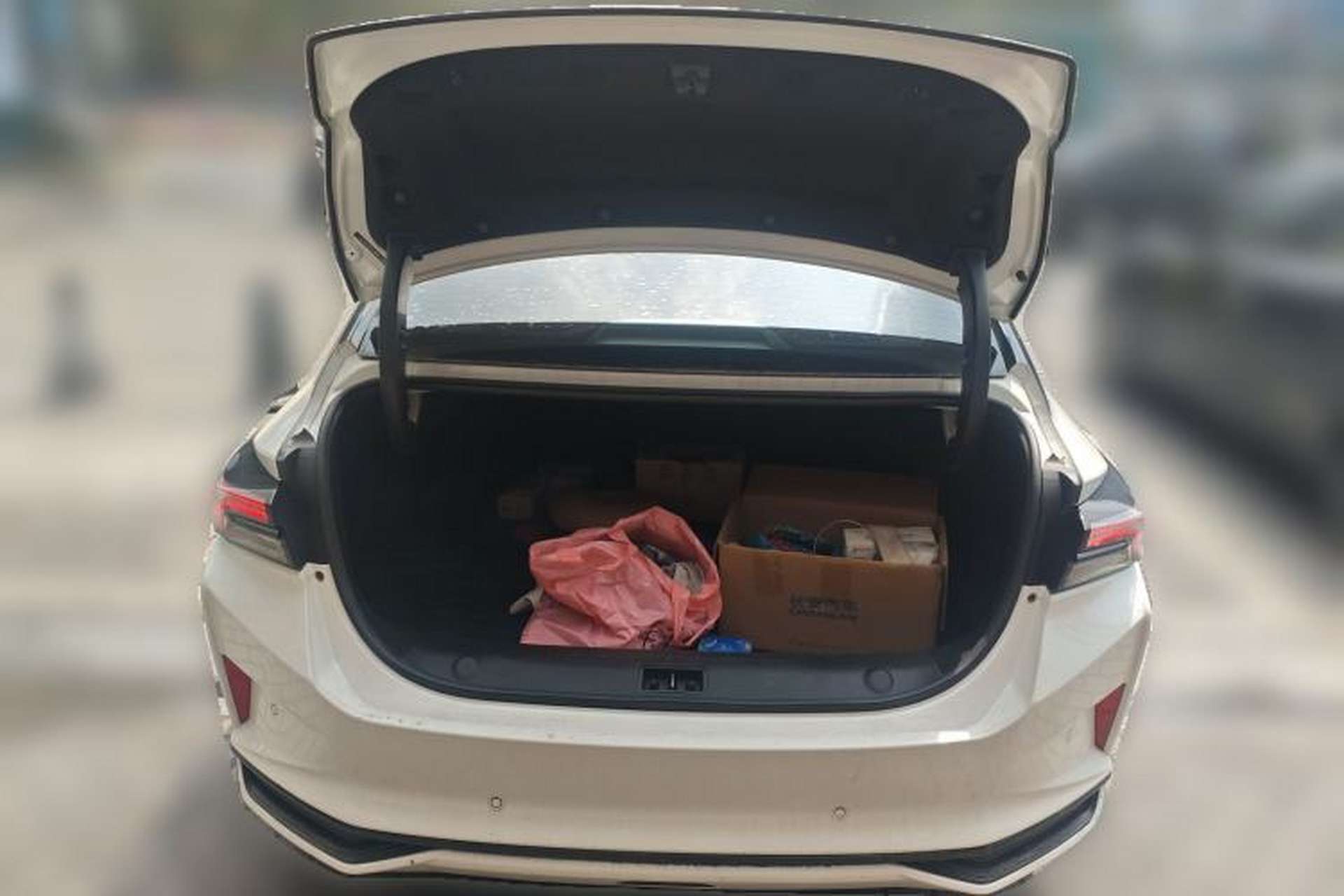 Used Dongfeng Aeolus Yixuan MAX 2021 1.5T Super Cool Trendy Dad Edition Trunk