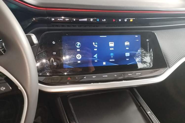 Used Dongfeng Aeolus Yixuan MAX 2021 1.5T Super-Powered Dad Edition Audio And AC Panel