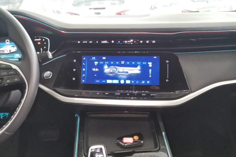 Used Dongfeng Aeolus Yixuan MAX 2021 1.5T Super-Powered Dad Edition Audio And AC Panel