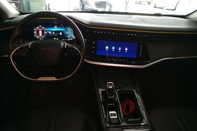 Used Dongfeng Aeolus Yixuan MAX 2021 Super-Efficient Dad Hybrid Edition Center Console