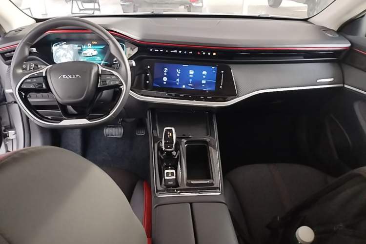 Used Dongfeng Aeolus Yixuan MAX 2021 1.5T Super-Powered Dad Edition Center Console