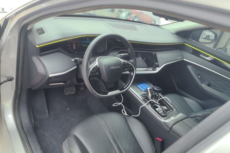Used Dongfeng Aeolus Yixuan MAX 2021 Super-Efficient Dad Hybrid Edition Center Console