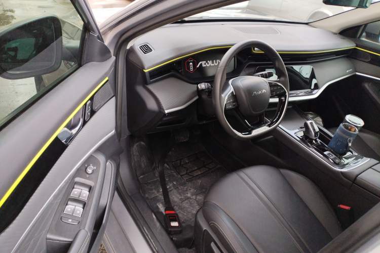 Used Dongfeng Aeolus Yixuan MAX 2021 Super-Efficient Dad Hybrid Edition Driver Seat