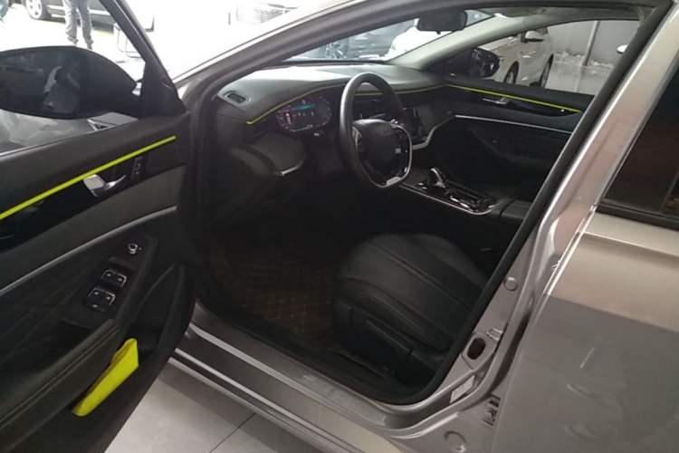 Used Dongfeng Aeolus Yixuan MAX 2021 Super-Efficient Dad Hybrid Edition Driver Seat