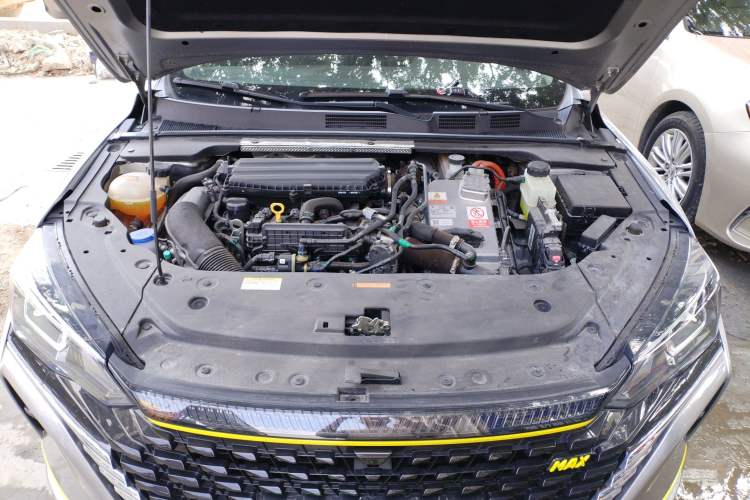 Used Dongfeng Aeolus Yixuan MAX 2021 Super-Efficient Dad Hybrid Edition Engine Bay