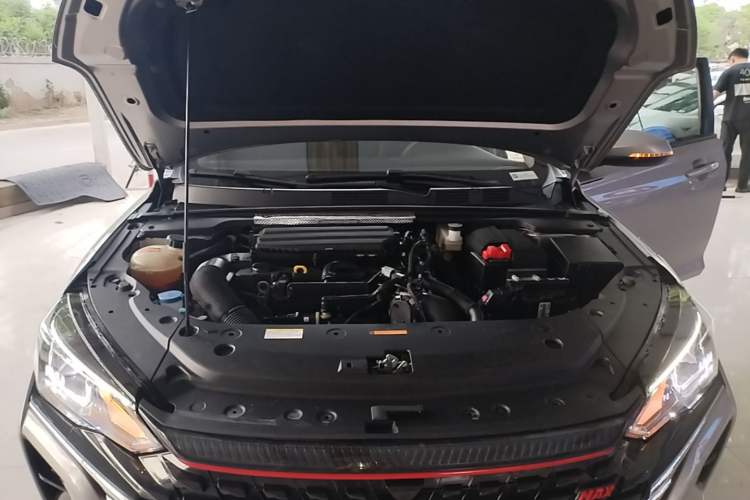 Used Dongfeng Aeolus Yixuan MAX 2021 1.5T Super-Powered Dad Edition Engine Bay