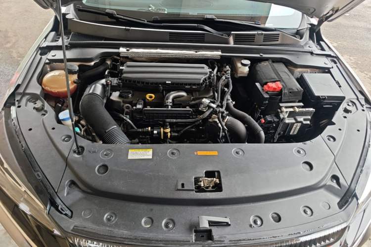 Used Dongfeng Aeolus Yixuan MAX 2021 1.5T Super-Powered Dad Edition Engine Bay