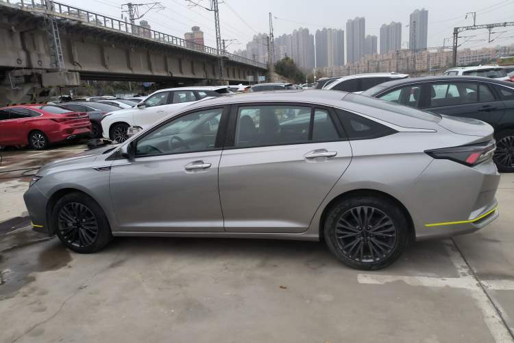 Used Dongfeng Aeolus Yixuan MAX 2021 Super-Efficient Dad Hybrid Edition Exterior 3