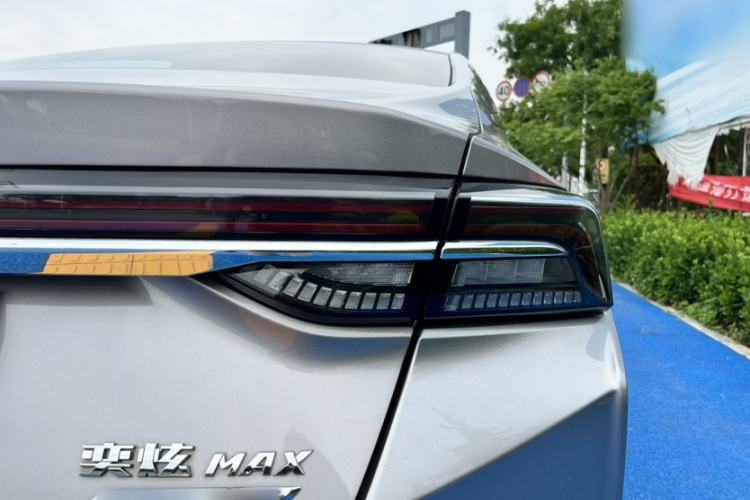 Used Dongfeng Aeolus Yixuan MAX 2021 Super-Efficient Dad Hybrid Edition Exterior 4