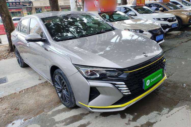 Used Dongfeng Aeolus Yixuan MAX 2021 Super-Efficient Dad Hybrid Edition Front Right 45 Deg