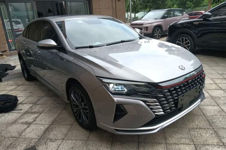 Used Dongfeng Aeolus Yixuan MAX 2021 1.5T Super-Powered Dad Edition Front Right 45 Deg
