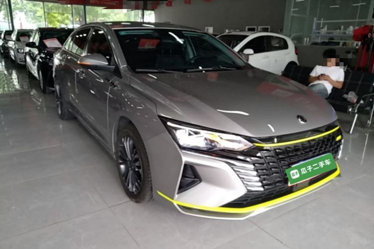 Used Dongfeng Aeolus Yixuan MAX 2021 Super-Efficient Dad Hybrid Edition Front Right 45 Deg