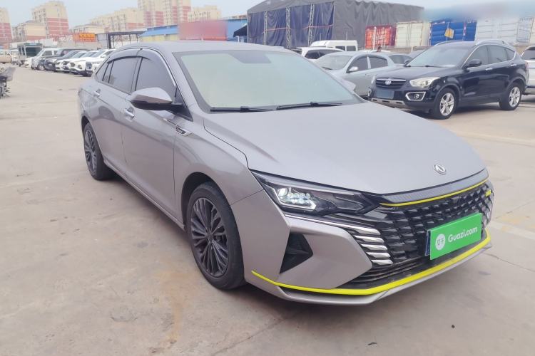 Used Dongfeng Aeolus Yixuan MAX 2021 Super-Efficient Dad Hybrid Edition Front Right 45 Deg
