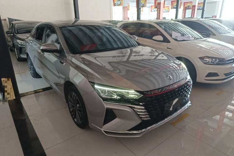 Used Dongfeng Aeolus Yixuan MAX 2021 1.5T Ultra-Stylish Trendsetter Edition Front Right 45 Deg