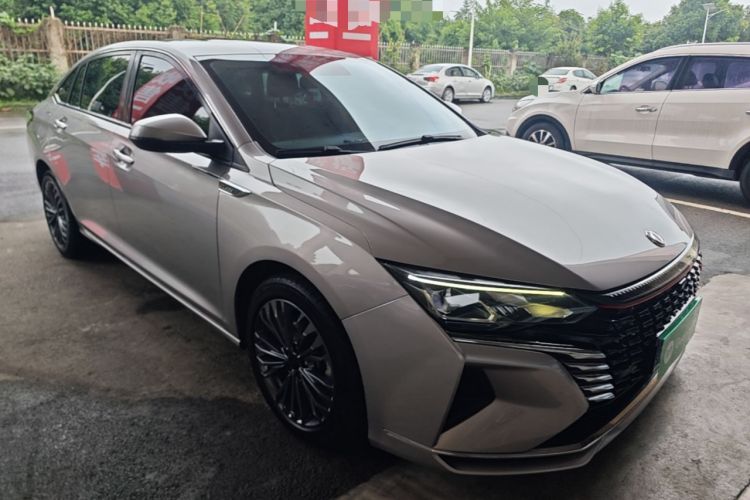 Used Dongfeng Aeolus Yixuan MAX 2021 1.5T Super-Powered Dad Edition Front Right 45 Deg