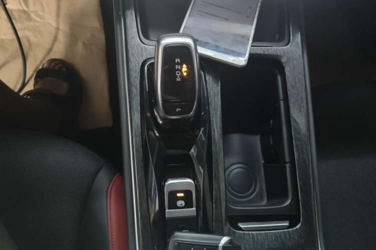 Used Dongfeng Aeolus Yixuan MAX 2021 1.5T Super-Powered Dad Edition Gear Lever