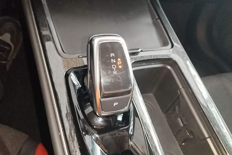 Used Dongfeng Aeolus Yixuan MAX 2021 1.5T Super-Powered Dad Edition Gear Lever