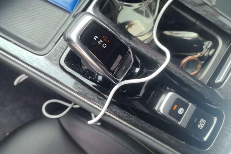 Used Dongfeng Aeolus Yixuan MAX 2021 Super-Efficient Dad Hybrid Edition Gear Lever