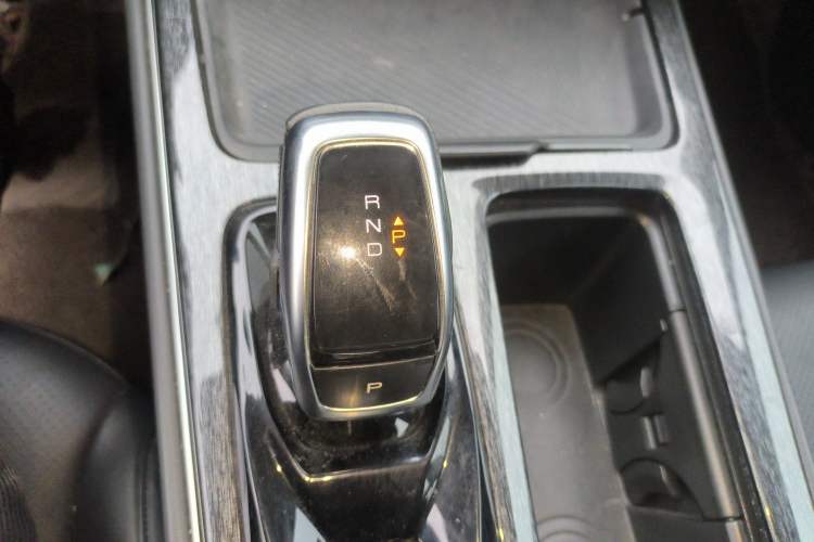 Used Dongfeng Aeolus Yixuan MAX 2021 Super-Efficient Dad Hybrid Edition Gear Lever