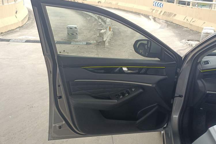 Used Dongfeng Aeolus Yixuan MAX 2021 Super-Efficient Dad Hybrid Edition Interior 7