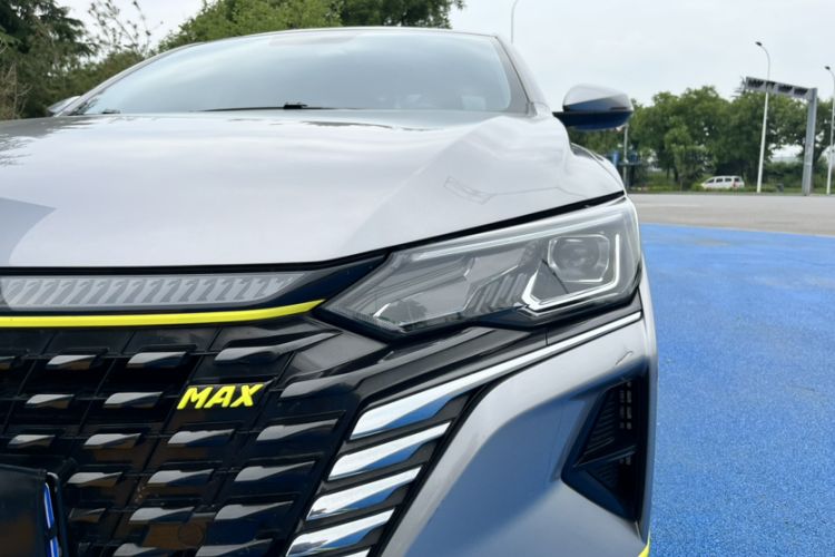 Used Dongfeng Aeolus Yixuan MAX 2021 Super-Efficient Dad Hybrid Edition Left Front Headlight