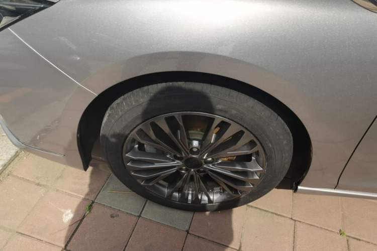 Used Dongfeng Aeolus Yixuan MAX 2021 1.5T Ultra-Stylish Trendsetter Edition Left Front Wheel Hub