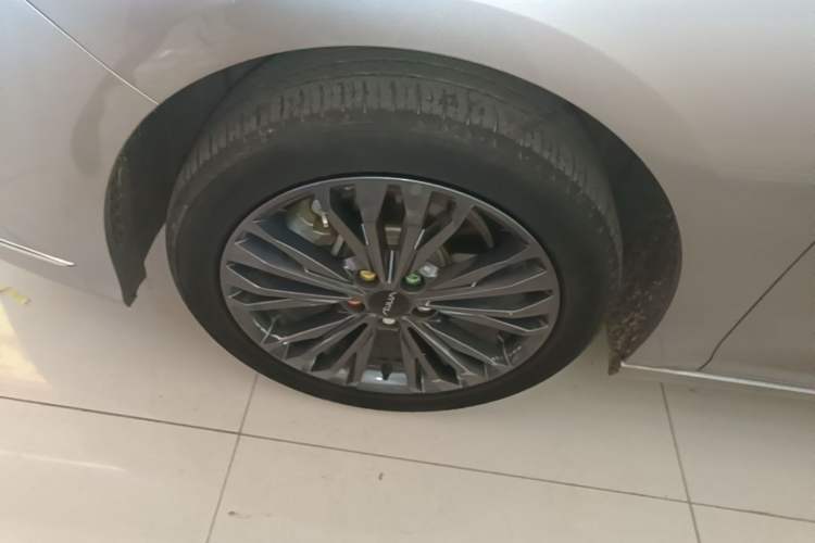 Used Dongfeng Aeolus Yixuan MAX 2021 1.5T Ultra-Stylish Trendsetter Edition Left Front Wheel Hub