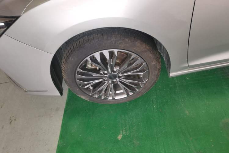 Used Dongfeng Aeolus Yixuan MAX 2021 1.5T Ultra-Stylish Trendsetter Edition Left Front Wheel Hub