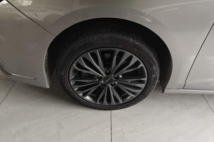 Used Dongfeng Aeolus Yixuan MAX 2021 1.5T Ultra-Stylish Trendsetter Edition Left Front Wheel Hub