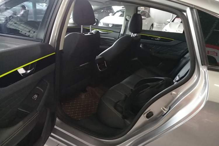 Used Dongfeng Aeolus Yixuan MAX 2021 Super-Efficient Dad Hybrid Edition Left Rear Seat