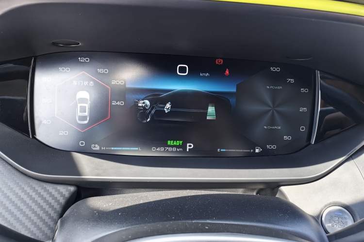 Used Dongfeng Aeolus Yixuan MAX 2021 Super-Efficient Dad Hybrid Edition Odometer Close Up
